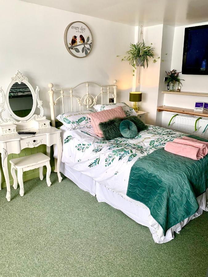 WarmleyBarrs Court Beds住宿加早餐旅馆 外观 照片